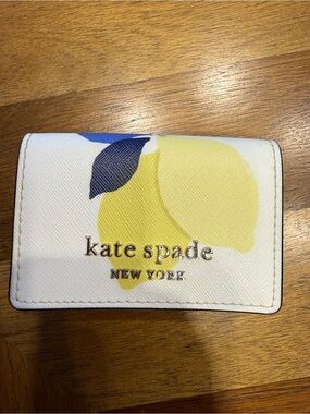 kate spade Cameron Lemon Zest Micro Tri-Fold Wallet flaw